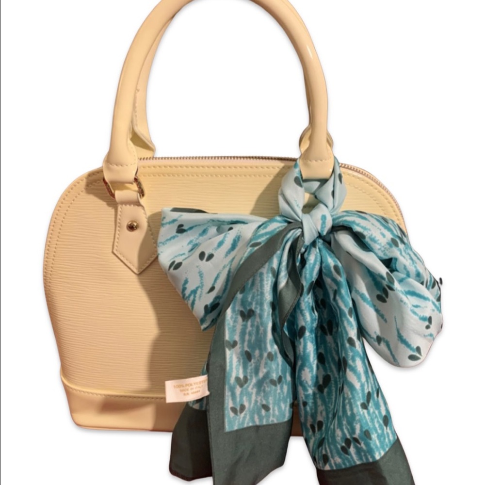 It’s a hand bag nice good shape